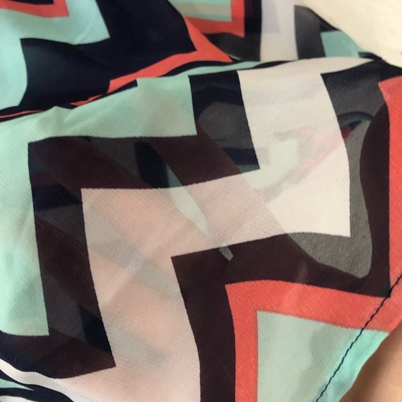 Airy sleeveless blouse - Picture 4 of 4